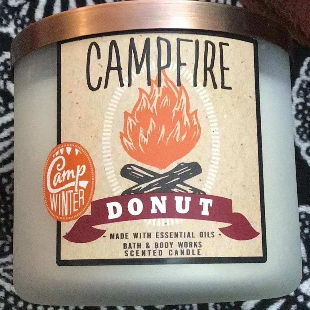 Bath and body works campfire donut candle - Picture 1 of 4